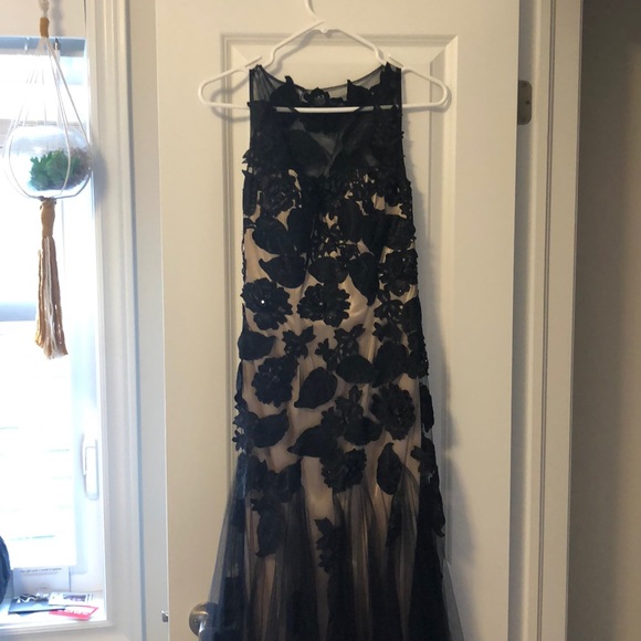 Black and beige illusion dress - Picture 2 of 6